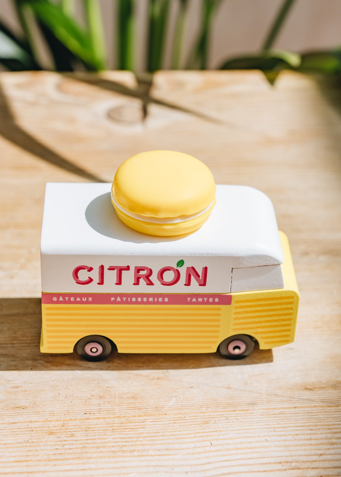 Citron Macron Van