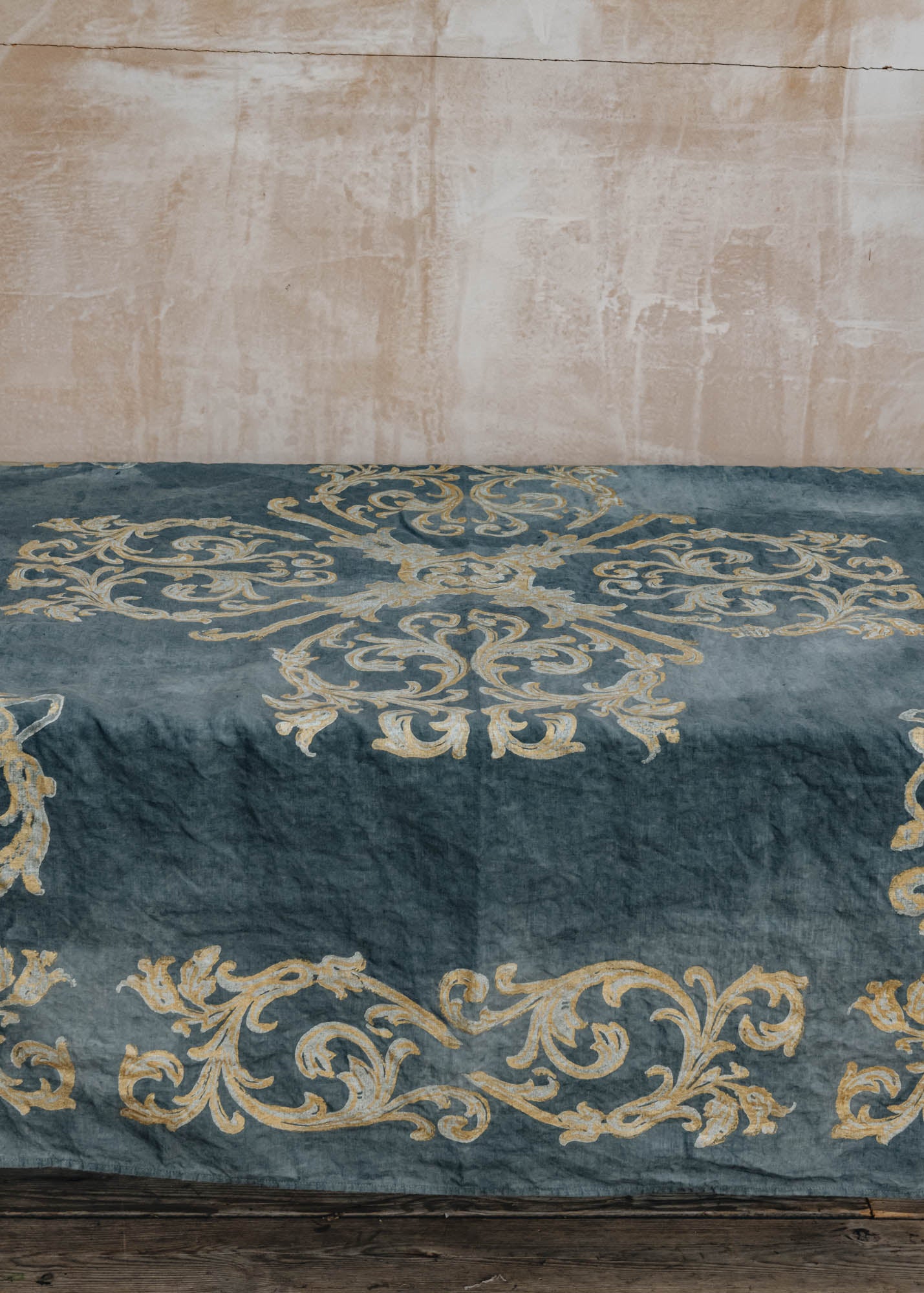 Bertozzi Crumpled Linen Tablecloth in Lead and Gold