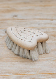 Iris Hantverk Heart Shaped Baby Brush