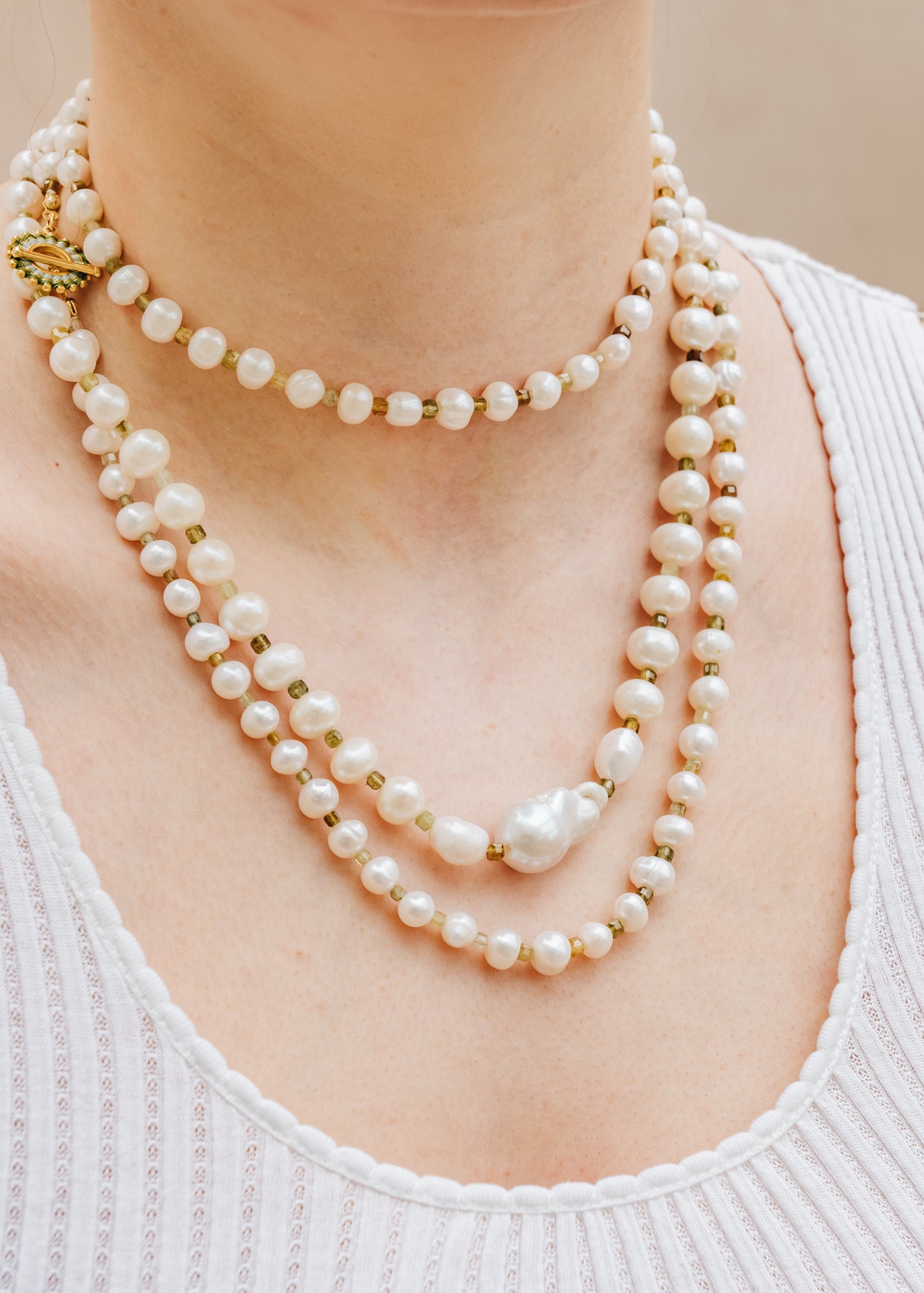 Necklace with stones all around discount