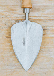 Sneeboer Transplanting Trowel with Cherry Handle