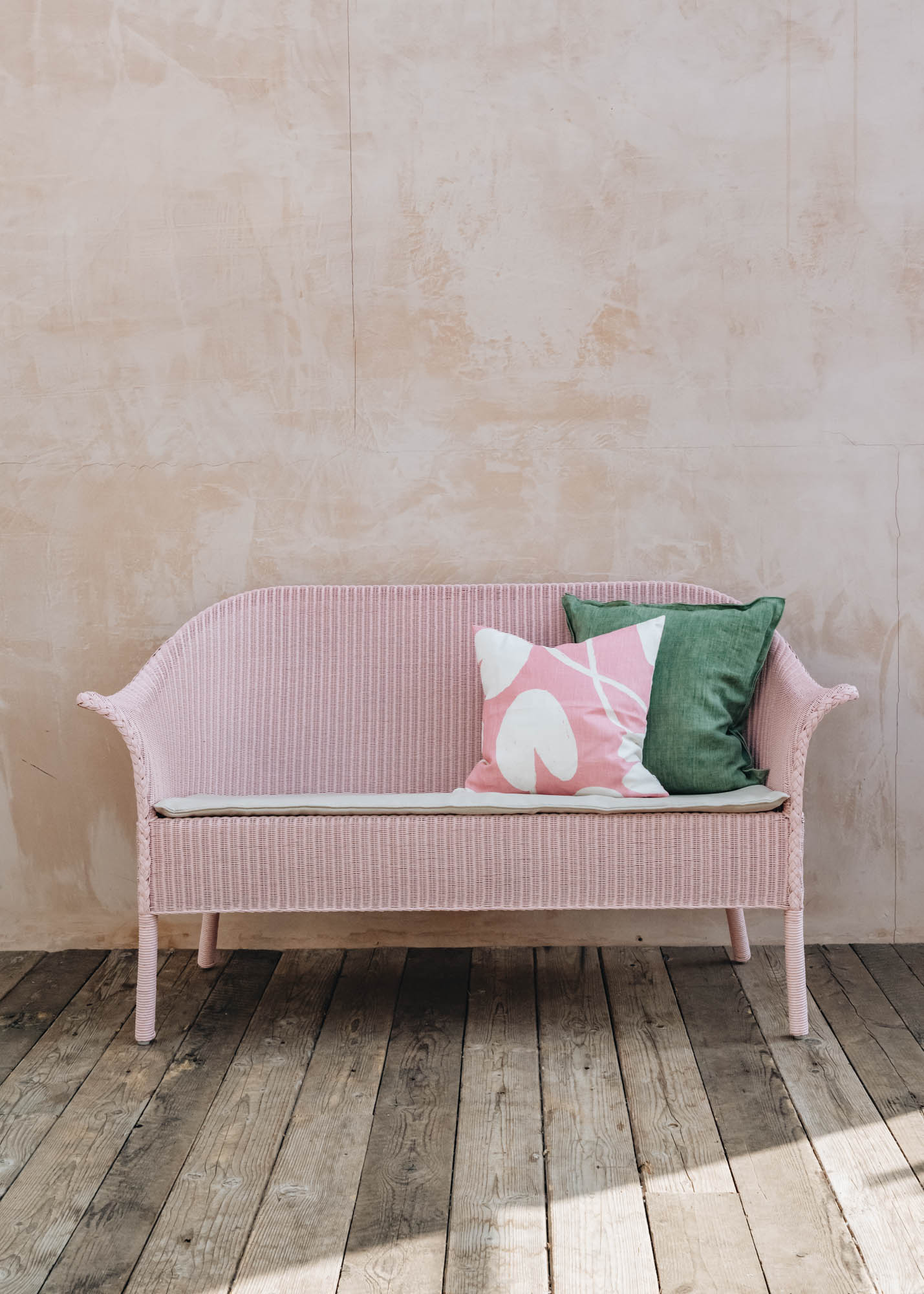 Lloyd Loom Sofa in Old Pink