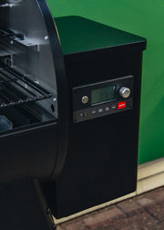 Traeger Ironwood 885 Wood Pellet Grill in Black with Pellet Sensor