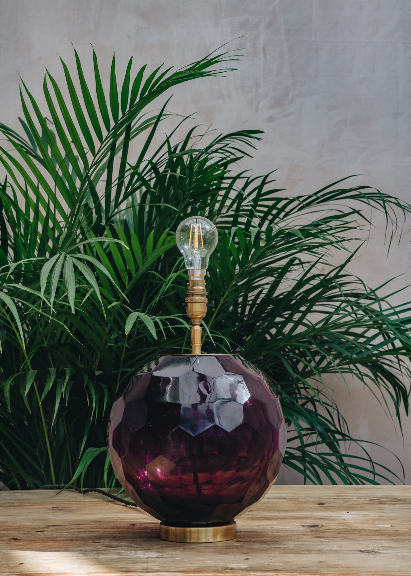 Plum top table lamp