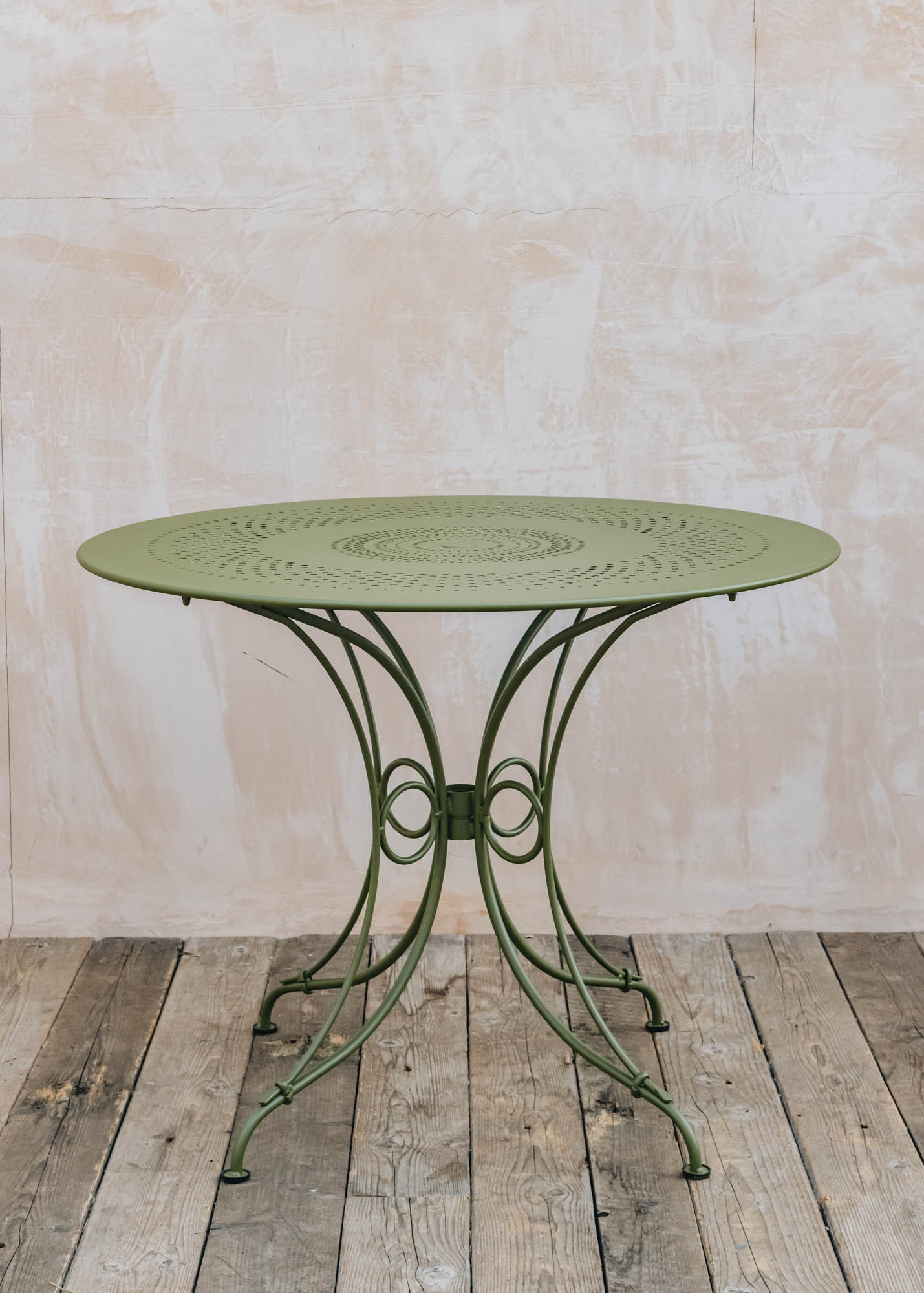 Fermob 1900 D96 Table in Pesto