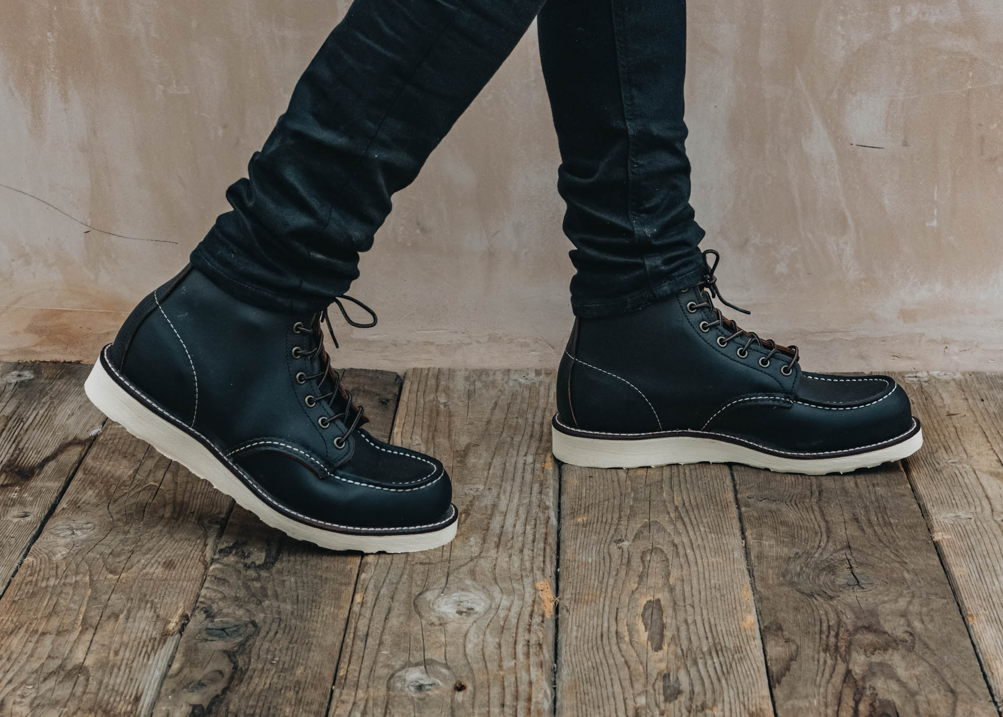 Red wing moc toe black deals