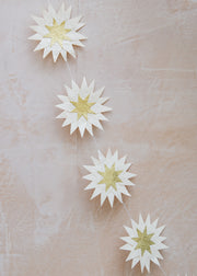 Falling Star Garland in Offwhite and Gold
