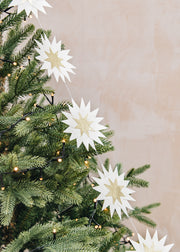 A World of Craft Falling Star Garland in Offwhite and Gold