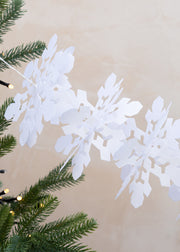 A World of Craft Flake Garland in White