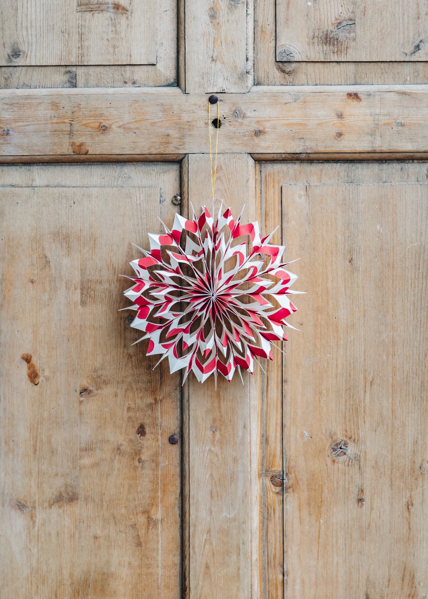 Large Nova Ornament in Offwhite and Red