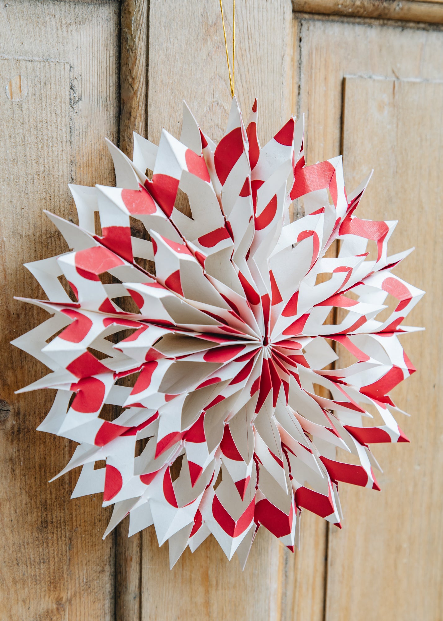 A World of Craft Large Nova Ornament in Offwhite and Red