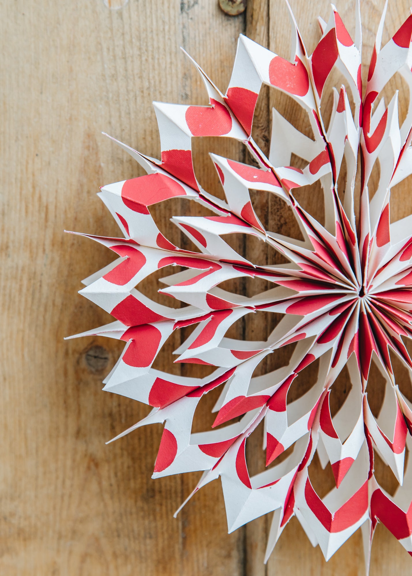 A World of Craft Large Nova Ornament in Offwhite and Red