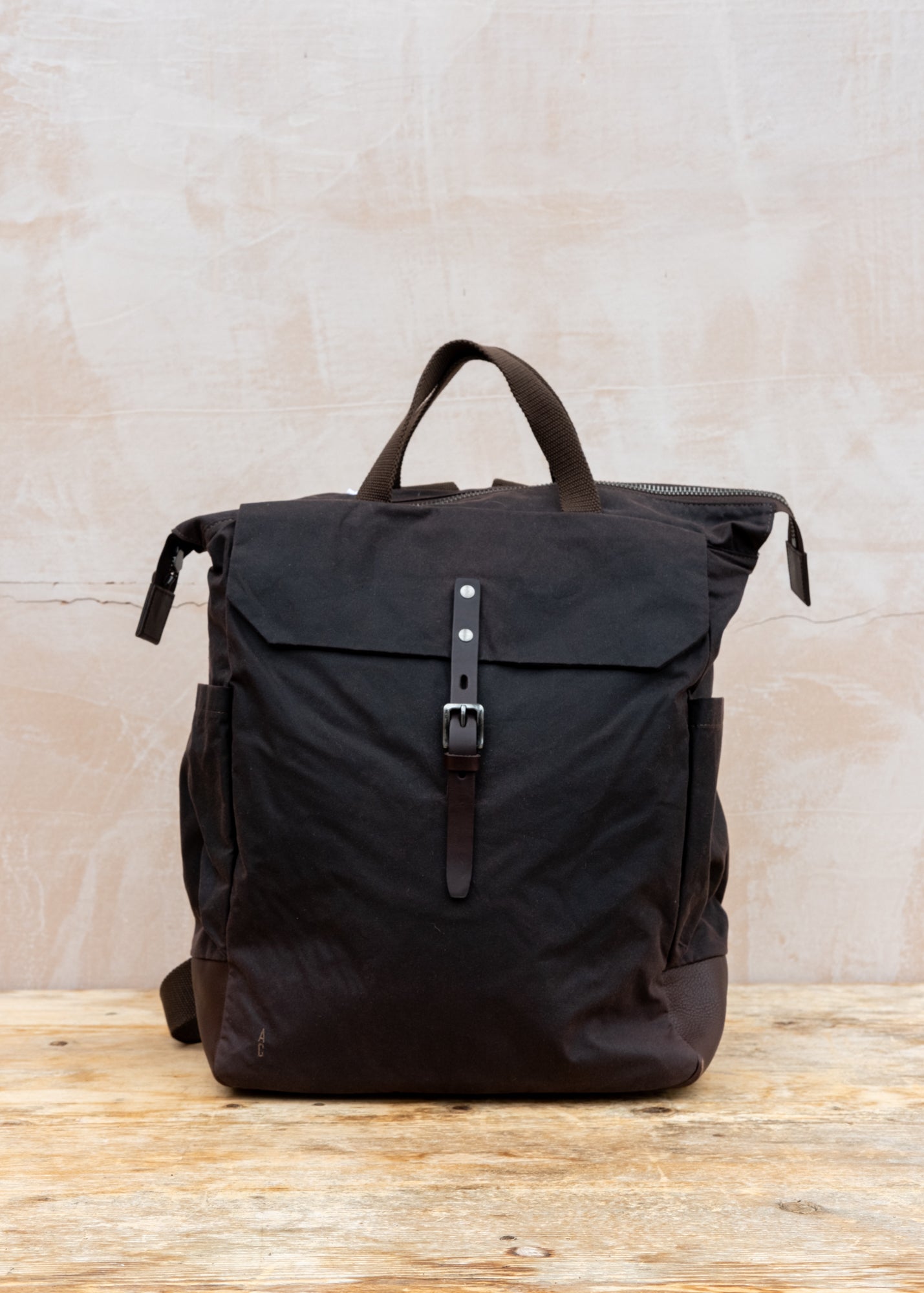 Eribé Fin Waxed Cotton Backpack in Bog