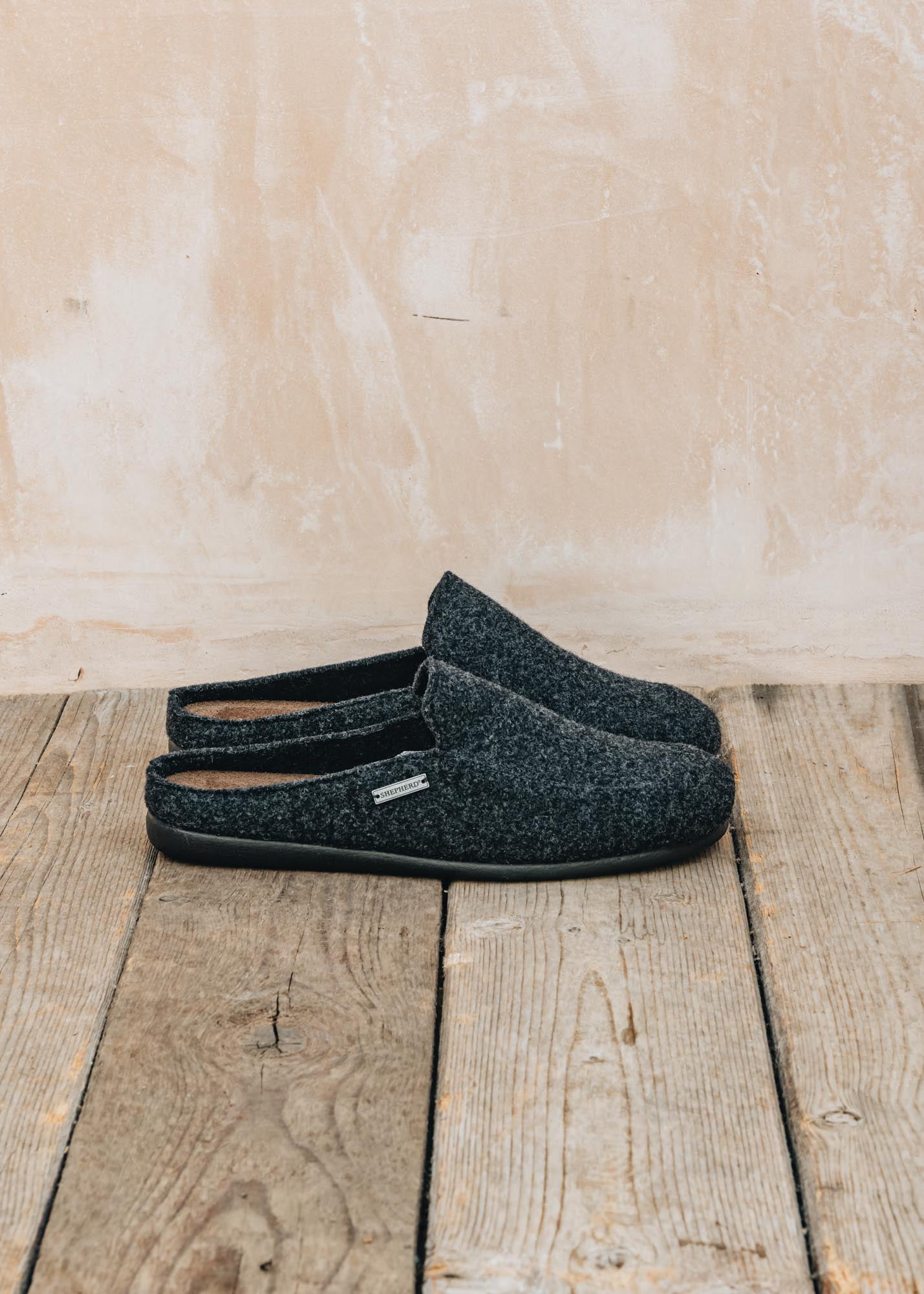 Shepherd of Sweden Men's Alvar Slippers in Asphalt