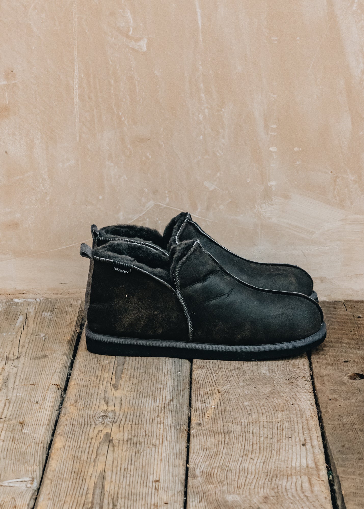 Shepherd of Sweden Anton Slippers in Antique Asphalt