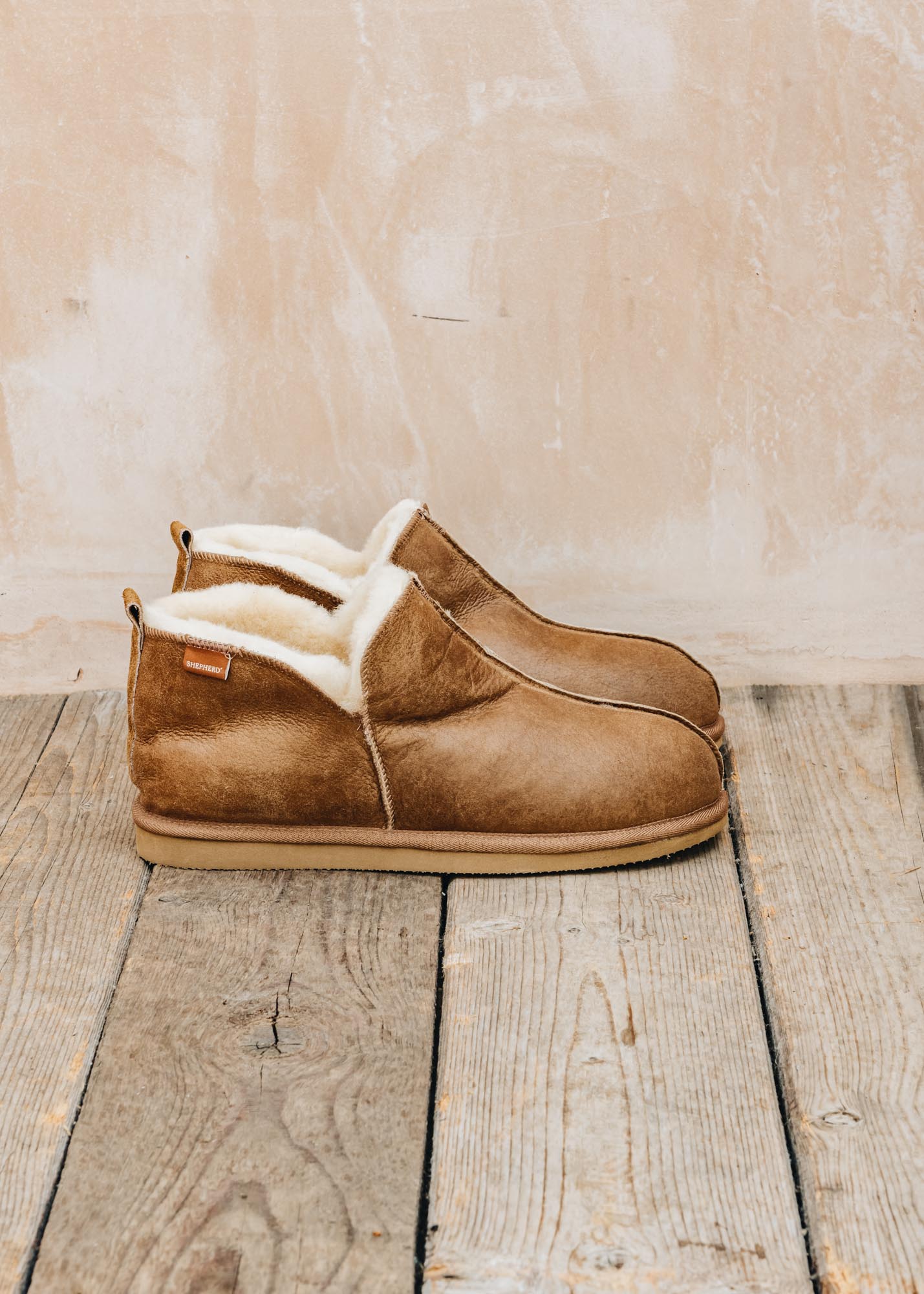 Shepherd of Sweden Men's Anton Slippers in Antique Cognac