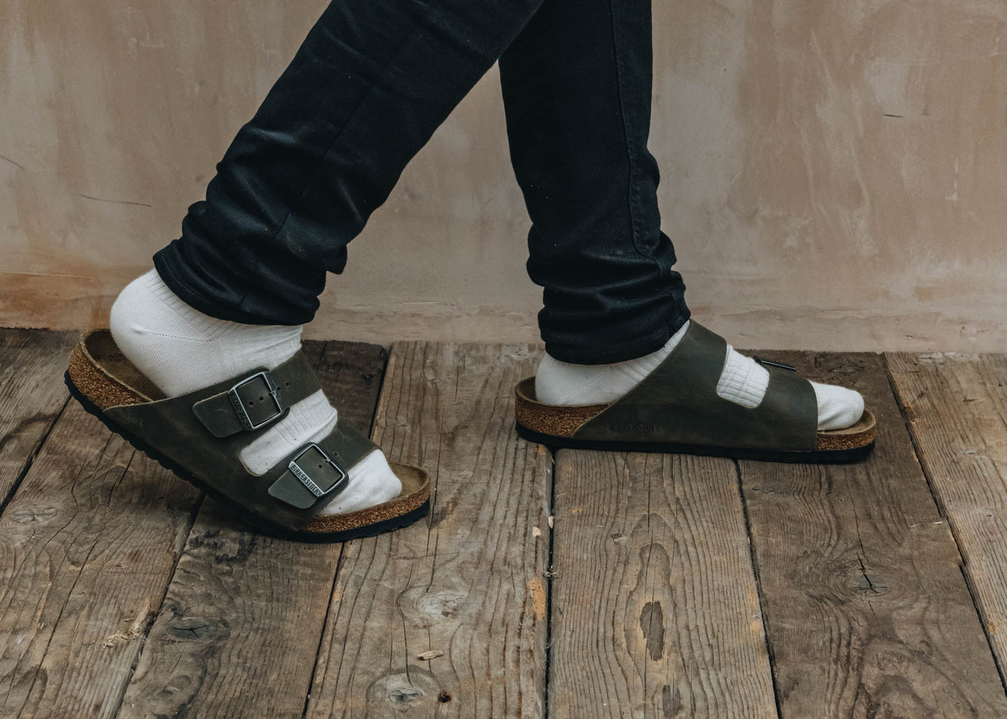 Birkenstock Men's Birkenstock Arizona Oiled Leather Regular Sandals in Faded Khaki