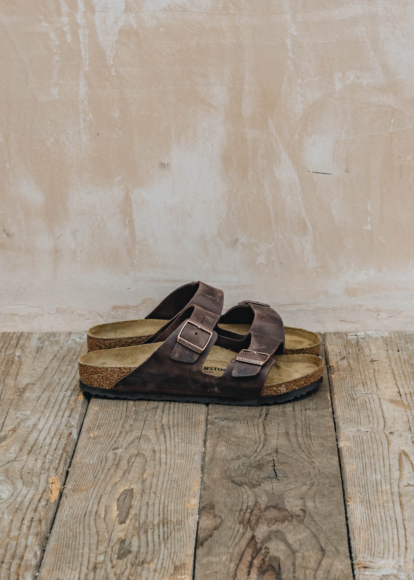 Men's Birkenstock Arizona Oiled Leather Regular Sandals in Habana