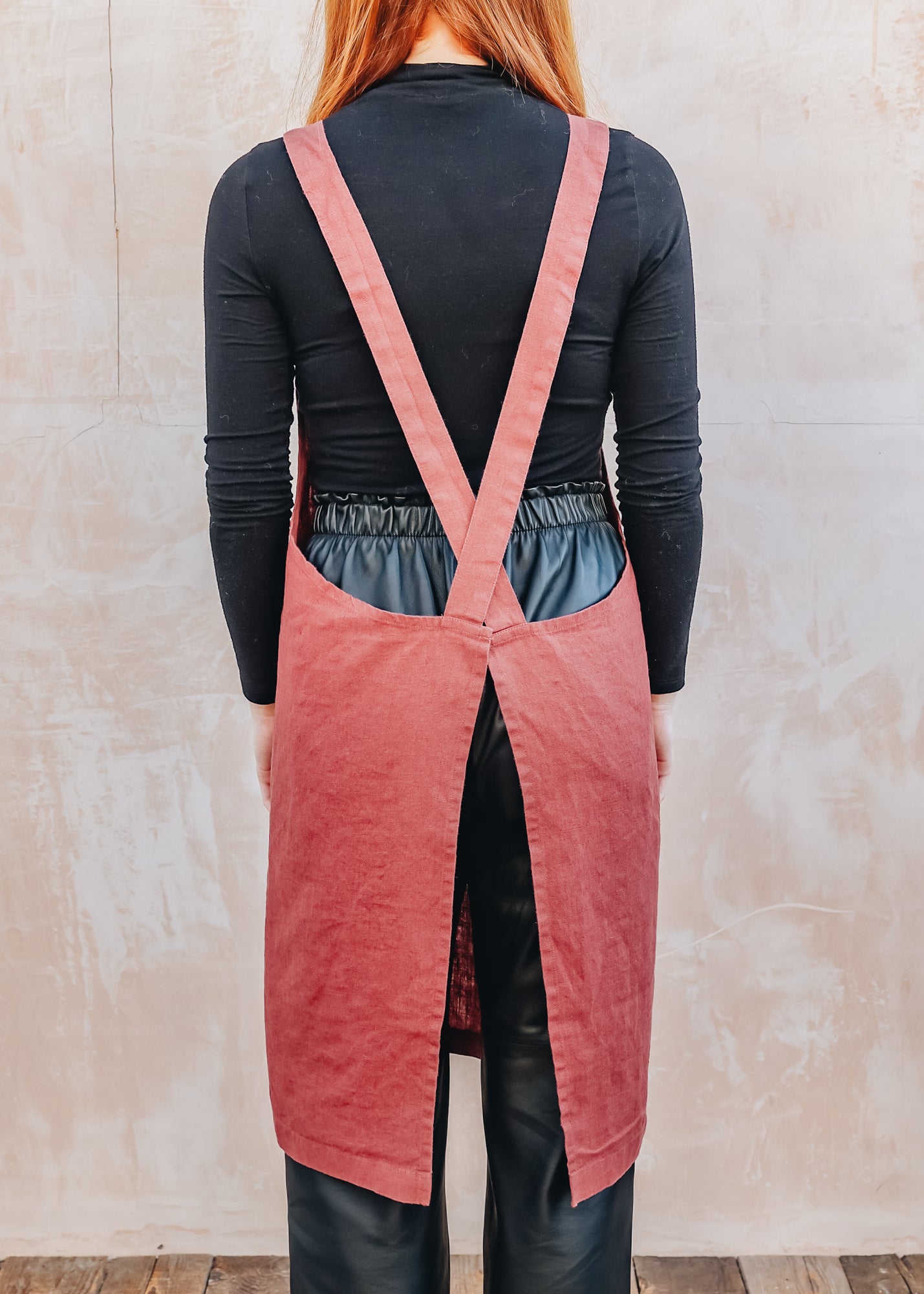 Burford Garden Co. Crossback Linen Apron in Marsala