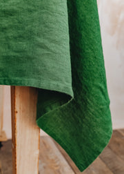 Burford Garden Co. Linen Tablecloth in True Green (140x250cm)