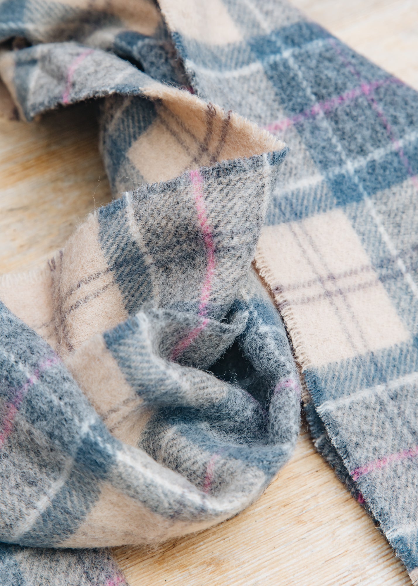 Barbour Tartan Lambswool Scarf in Dress