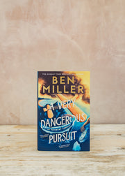 Books A Very Dangerous Pursuit, (The Richard Hannay Adventures, Book 1)