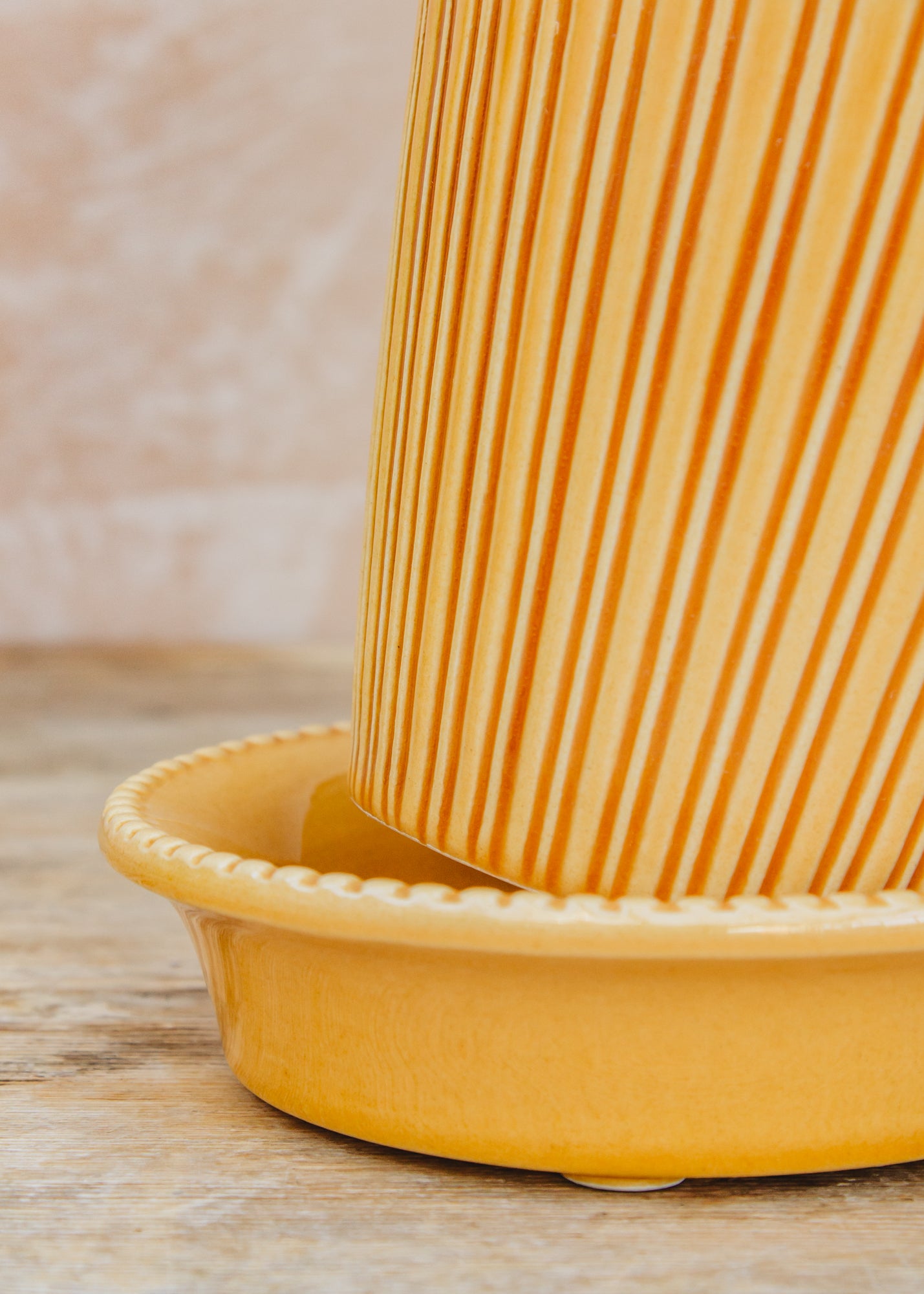 Bergs Potter Simona Amber Yellow Glazed Pot