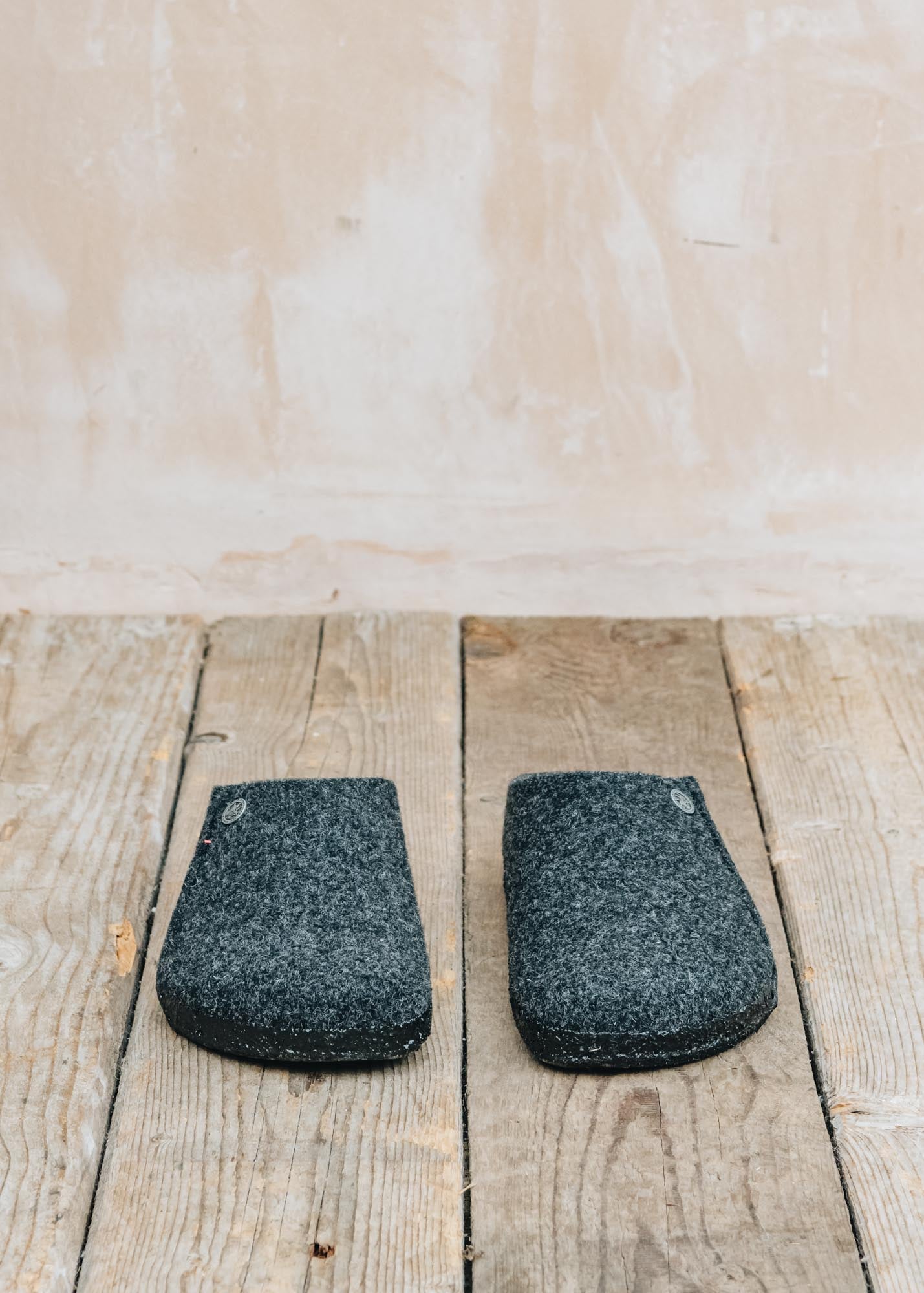 Women's Birkenstock Zermatt Regular Slippers in Anthracite Wool