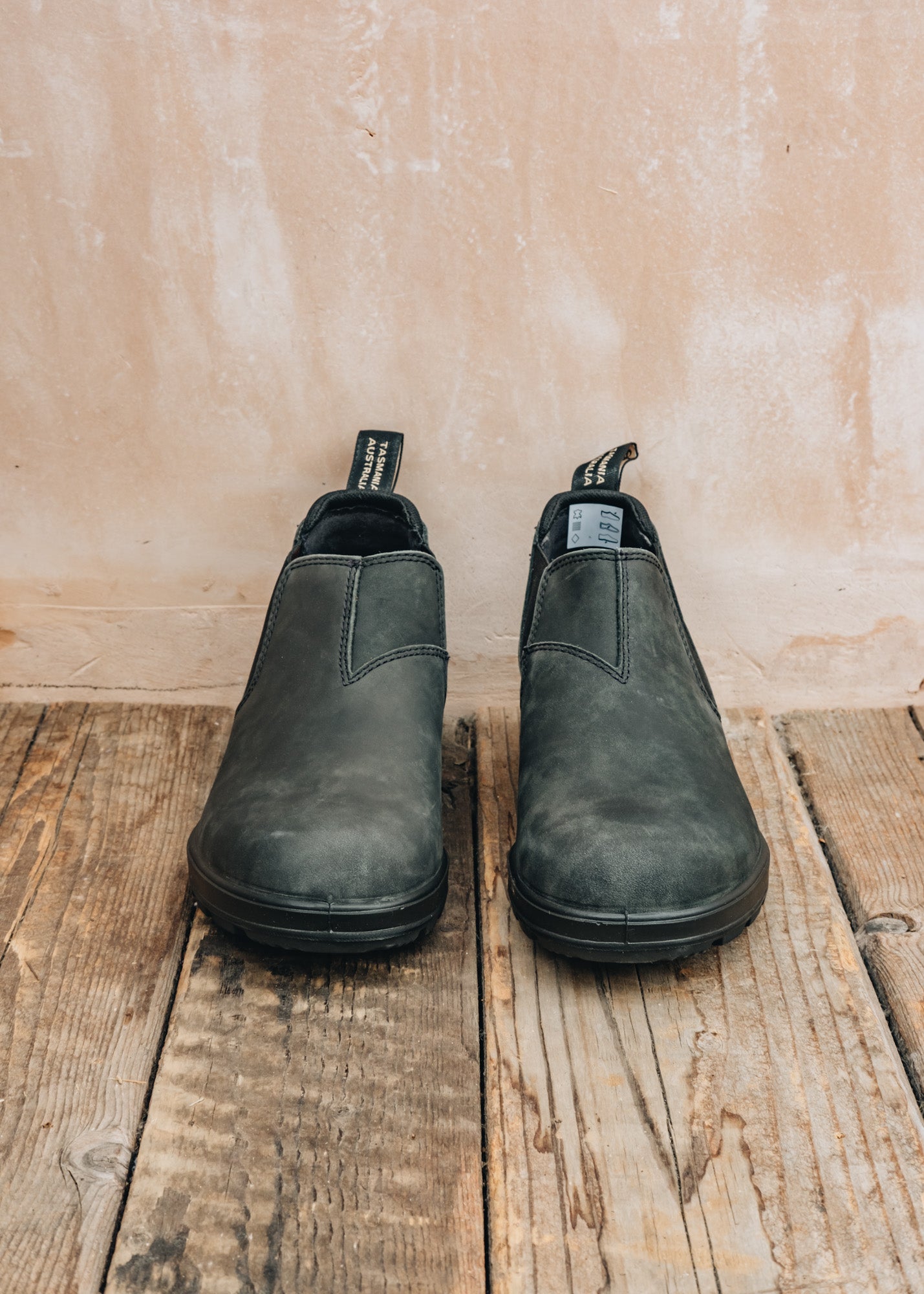 2036 Rustic Black Boots – Burford Garden - Main Image