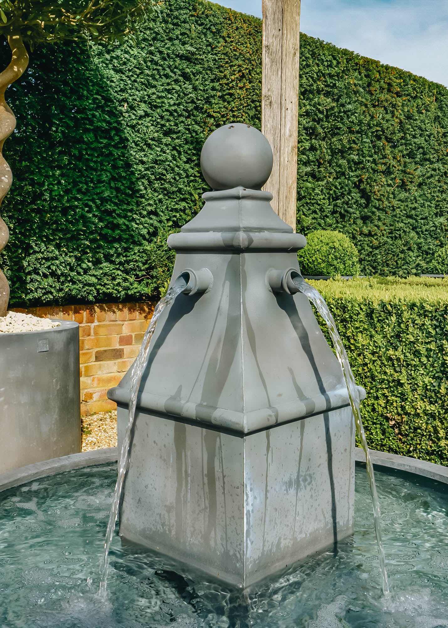A Place in the Garden Bruges Round Zinc Water Feature