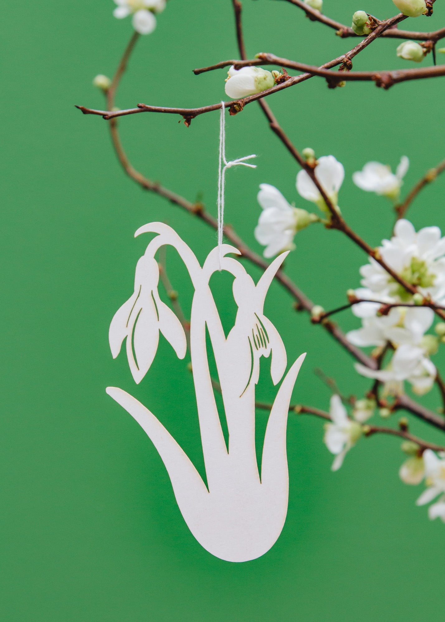 Bungalow Snowdrop Paper Decoration in Off White, set of two