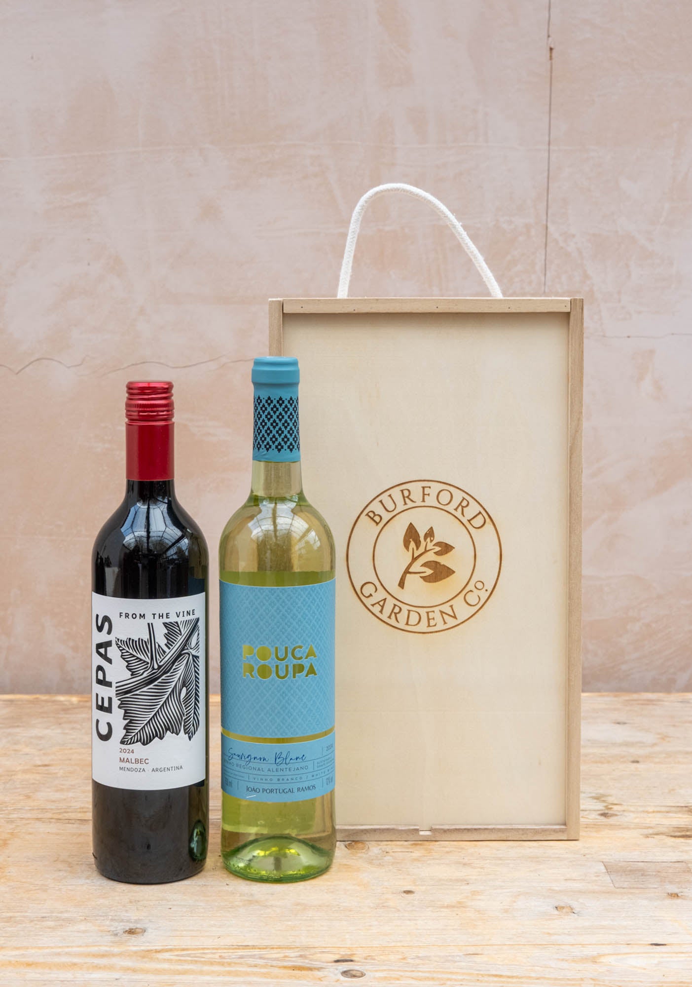 Cepas Malbec and Pouca Roupa Sauvignon Blanc in Wooden Gift Box