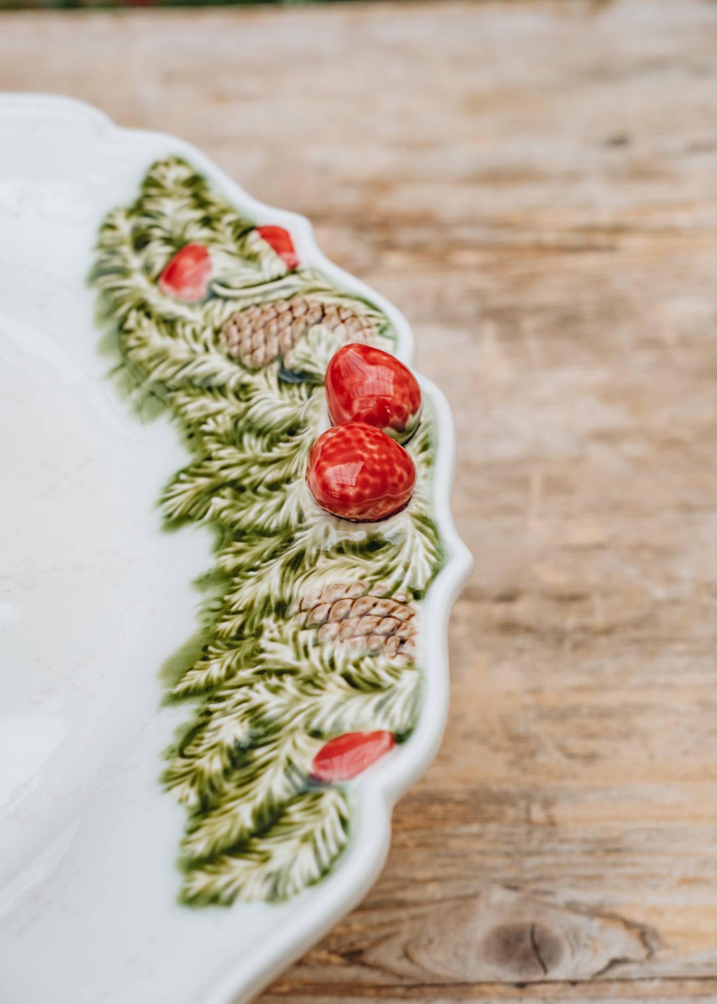 Bordallo Pinheiro Christmas Garland Cake Stand