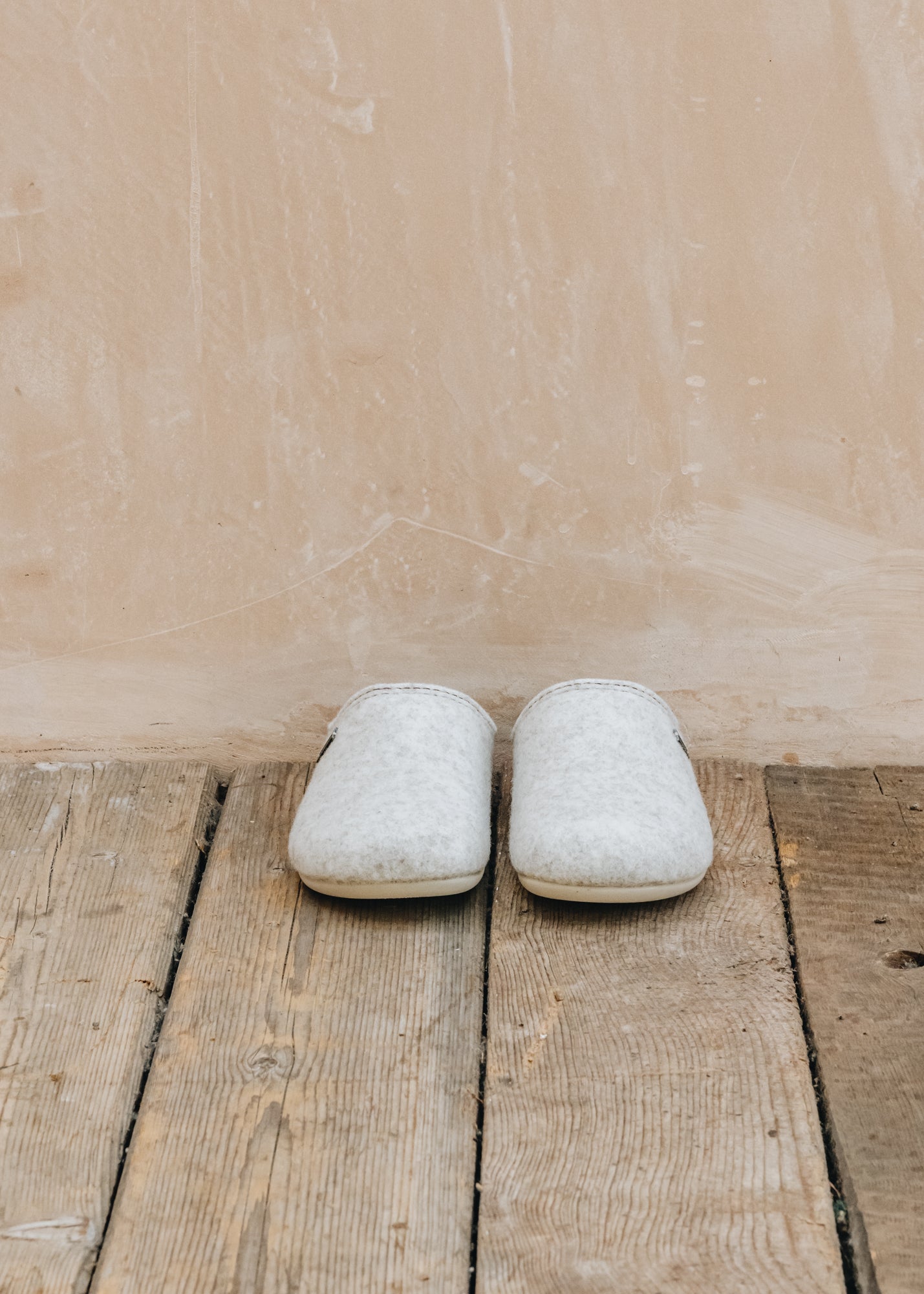 Shepherd of Sweden Shepherd of Sweden Cilla Slippers in Beige