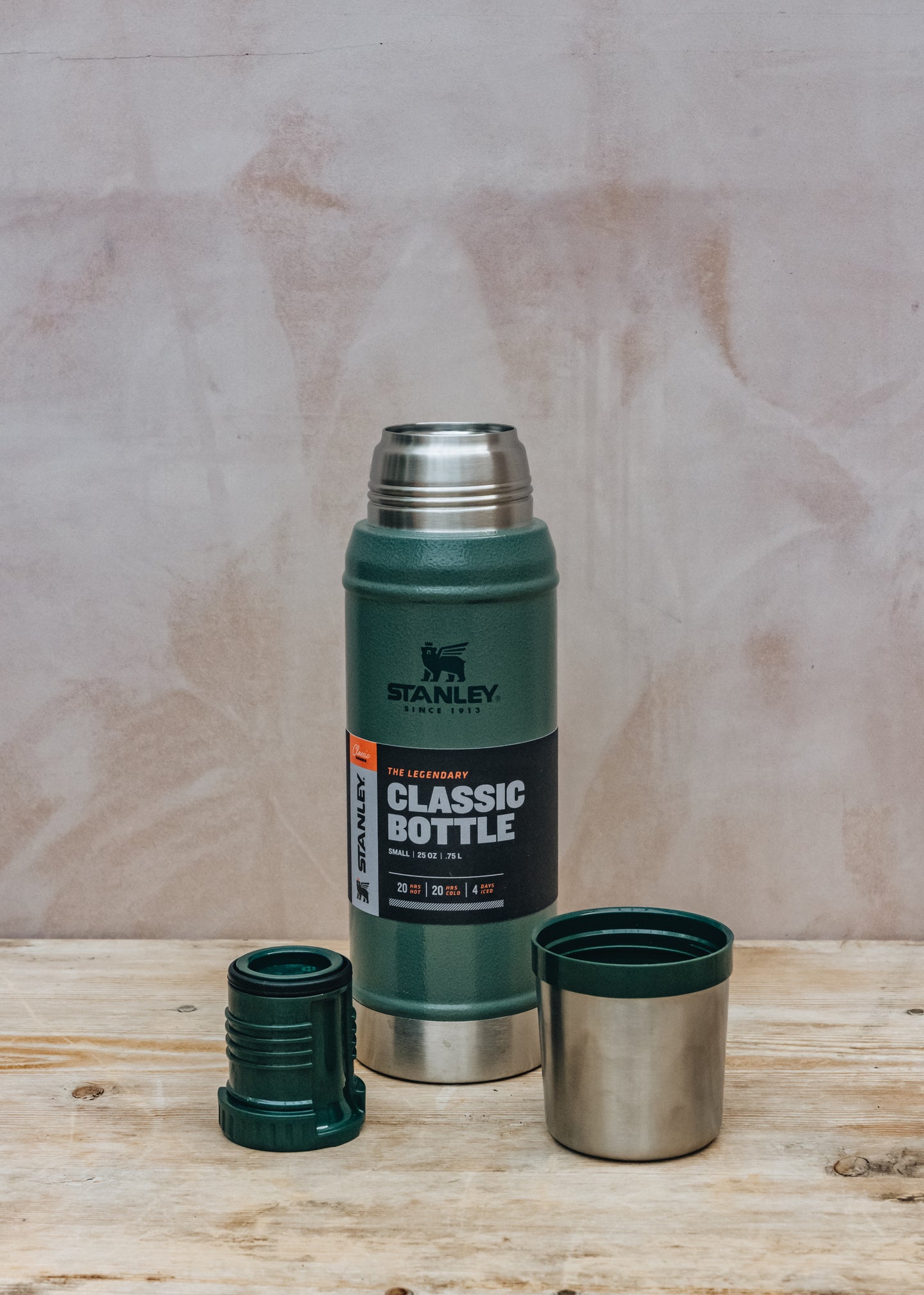 Stanley Classic 0.75L Bottle in Hammertone Green
