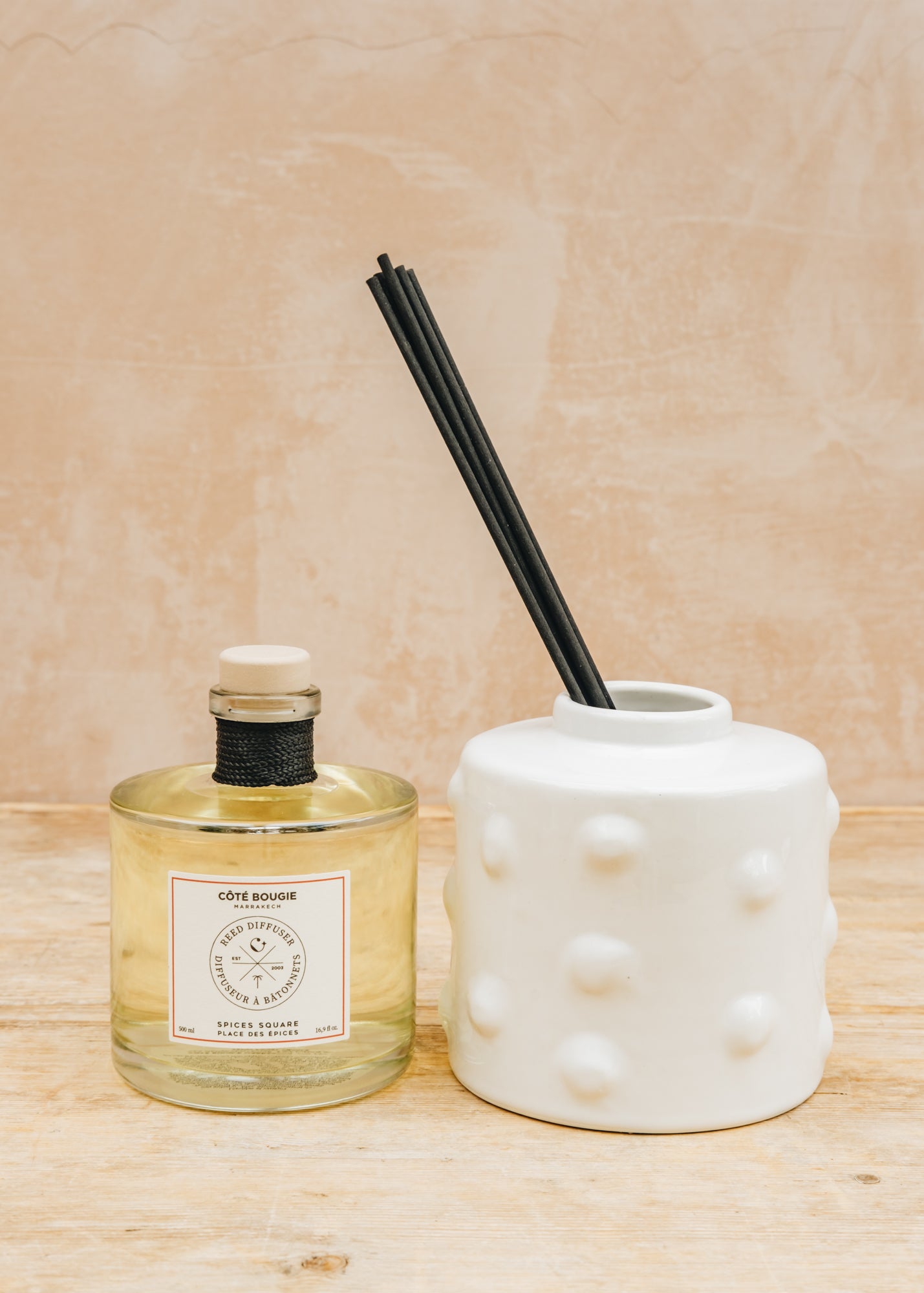 Simone et Georges Ceramic Itto White Diffuser in Place des Épices, 500ml