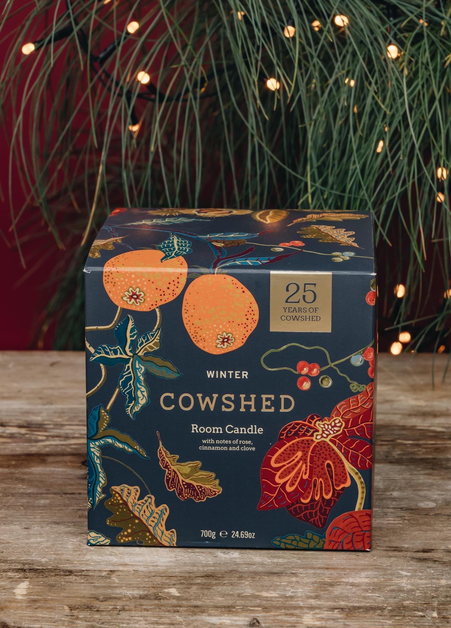 Cowshed Winter Candle, 700g