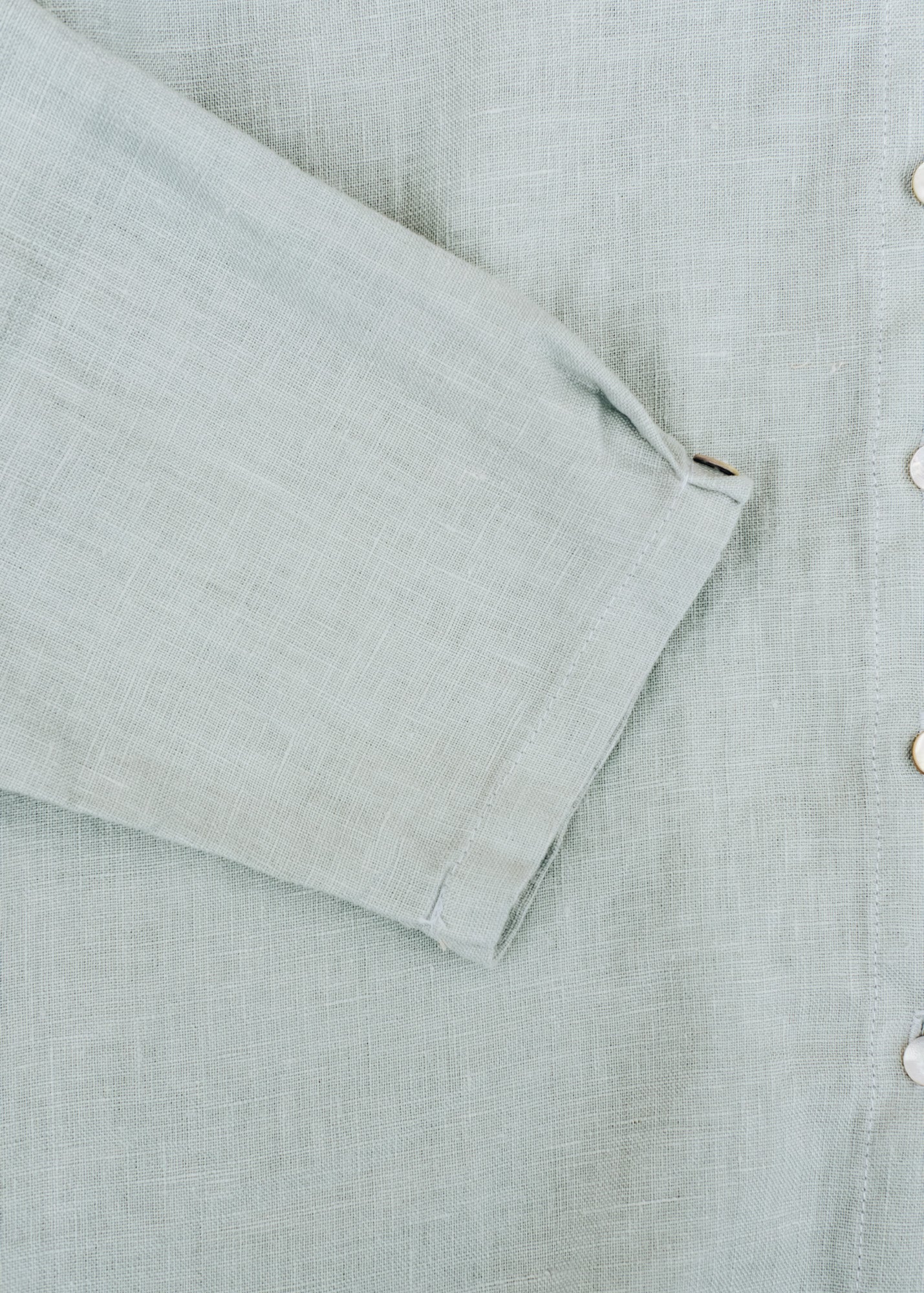 Cut Loose Hi-Low Cropped Shirt in Moonlight