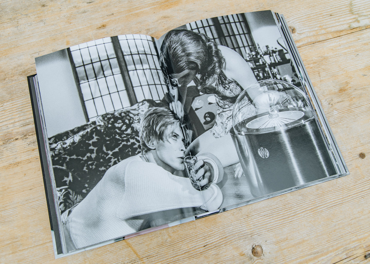 Books David Bowie: The Man Who Fell to Earth