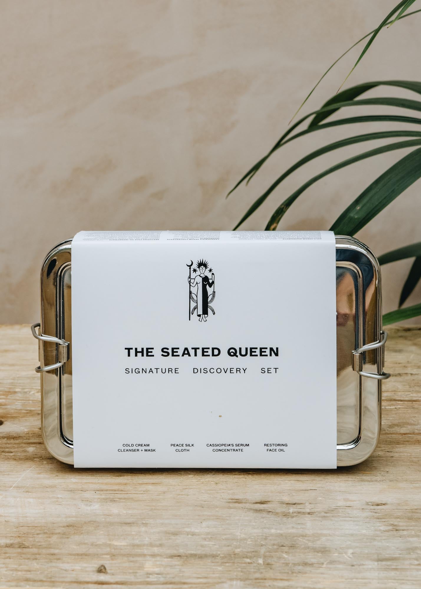 The Seated Queen Discovery Tin