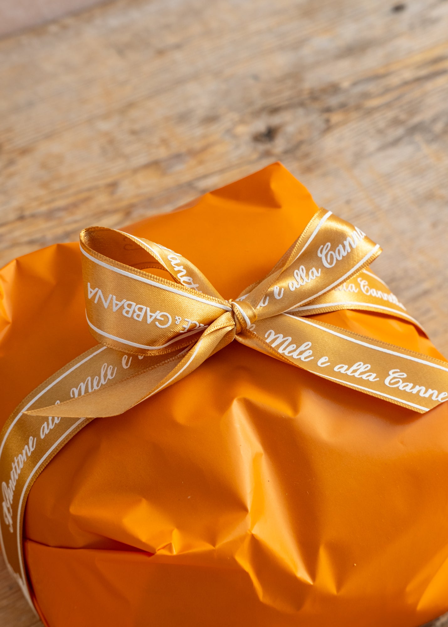 Dolce & Gabbana Panettone with Apple and Cinnamon, 500g