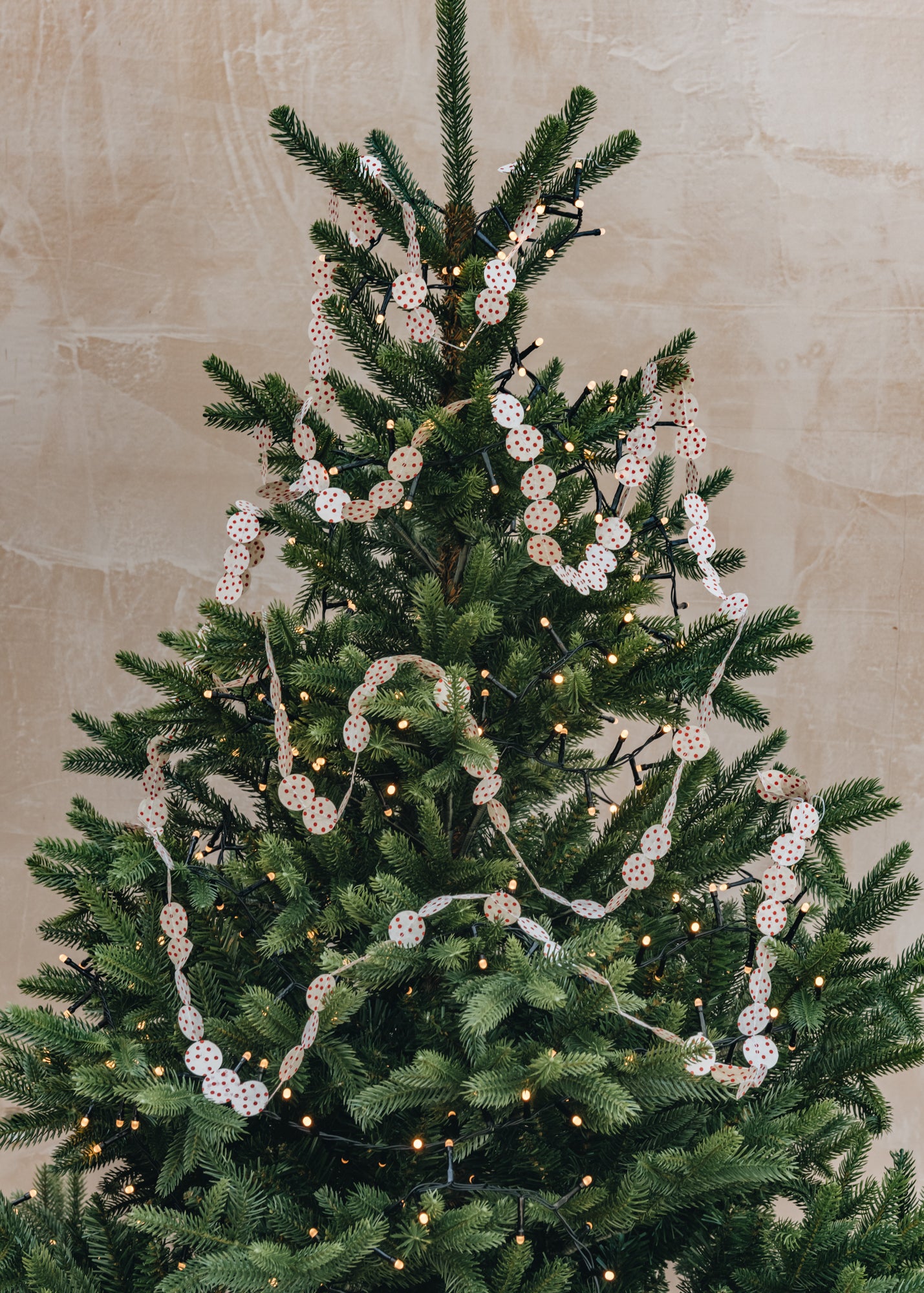A World Of Craft Dots on a String Garland in White and Gold