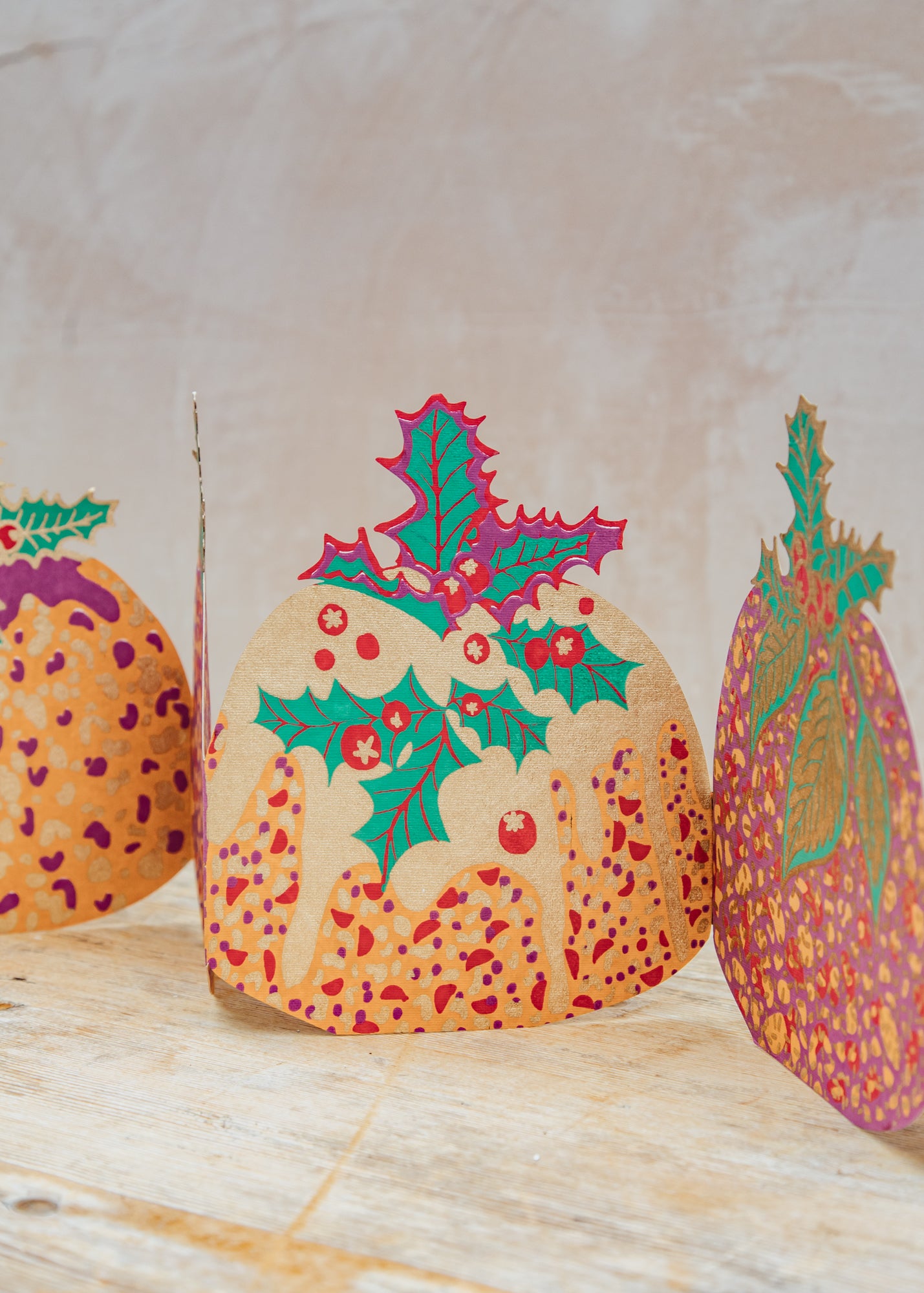 East End Press Xmas Puddings Concertina Garland
