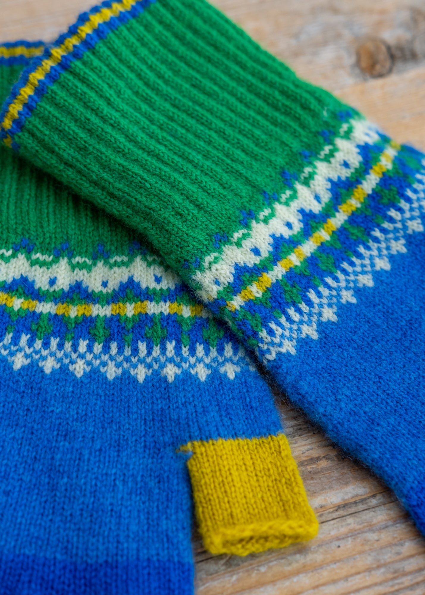 Eribé Alloa Fingerless Gloves in Luscious