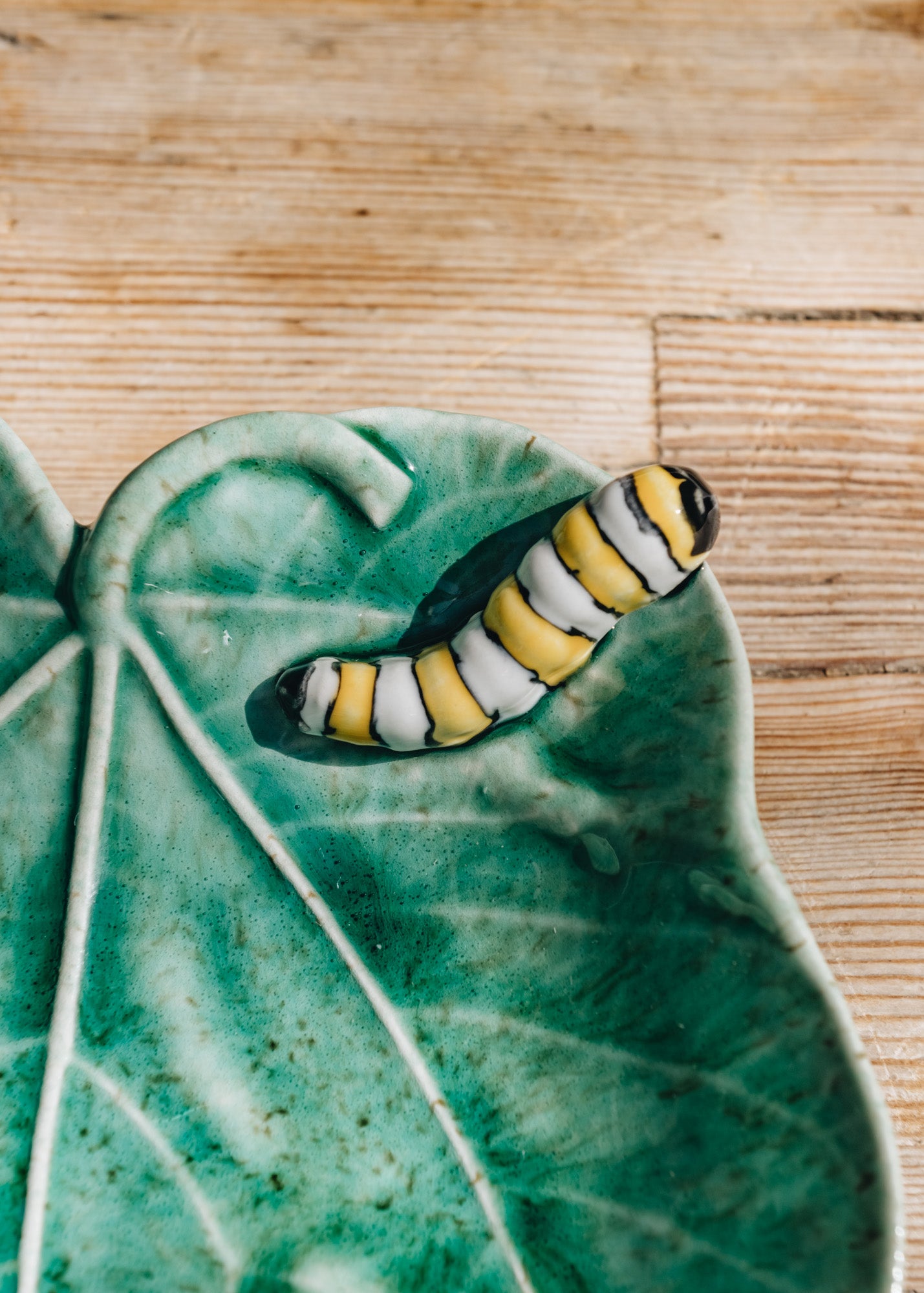 Bordallo Pinheiro Bordhallo Pinheiro Fig Leaf with Caterpillar Bowl