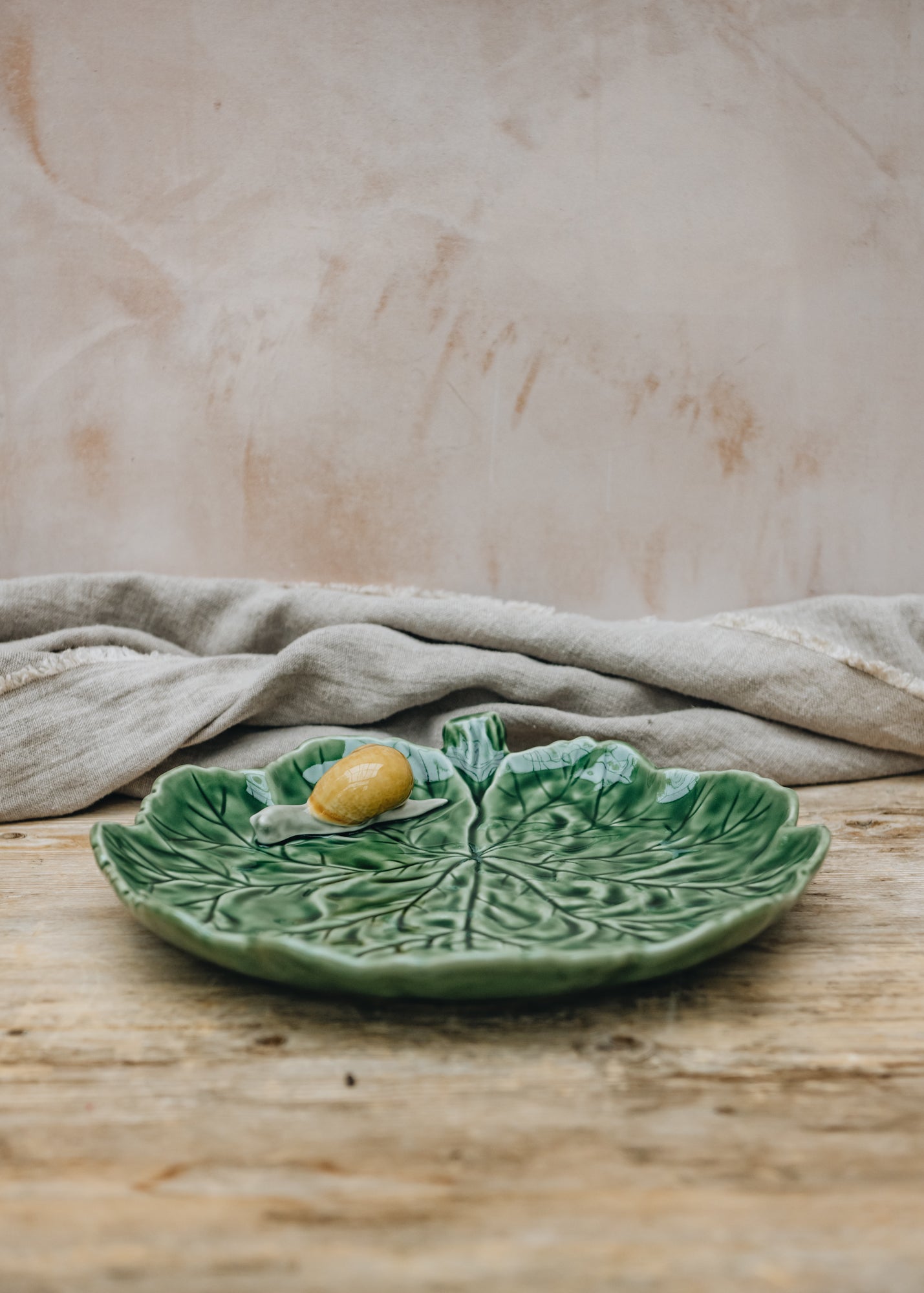 Geranium Lipped Bowl with Snail