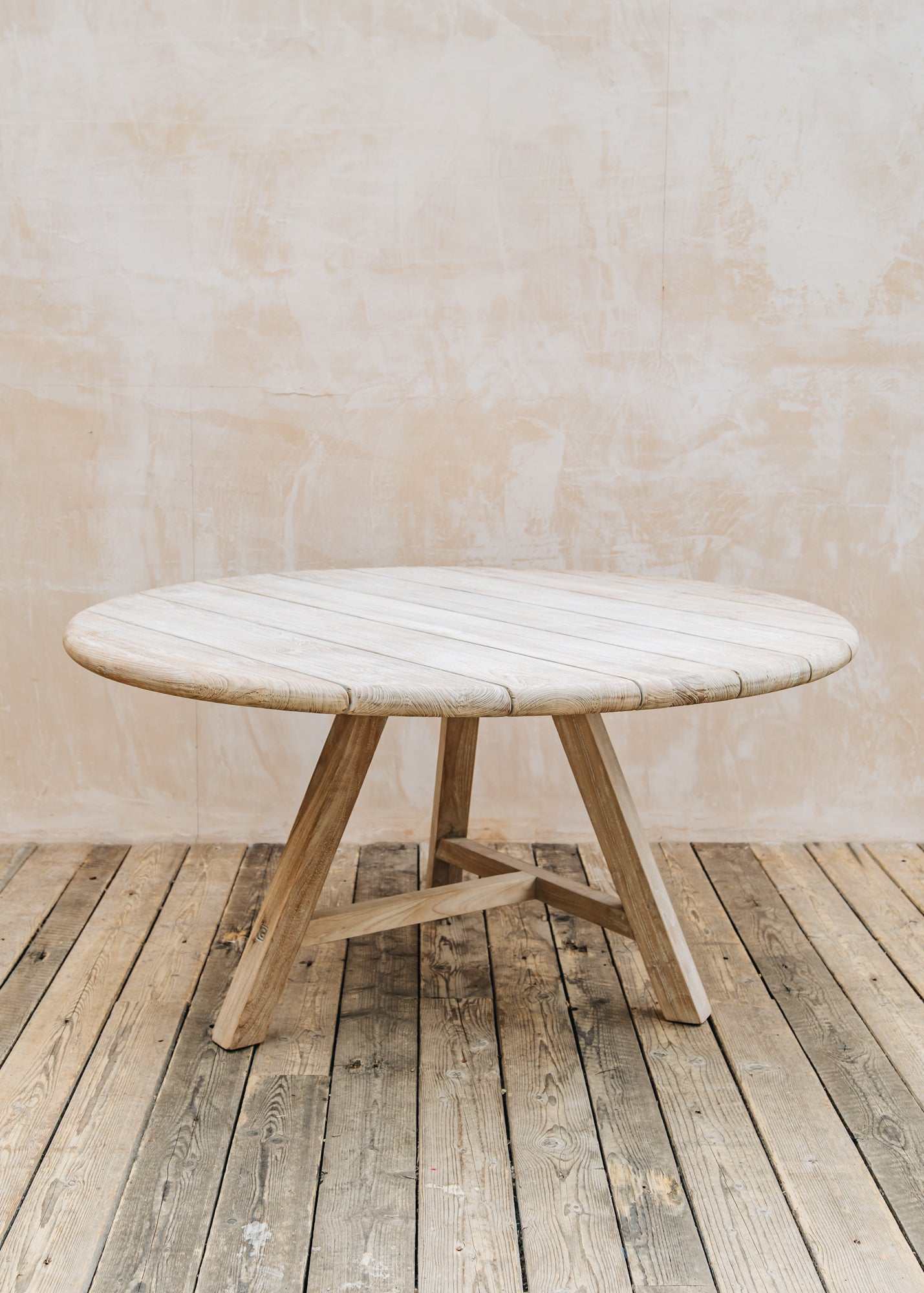 Bramblecrest Anton Round Table in Natural Grey