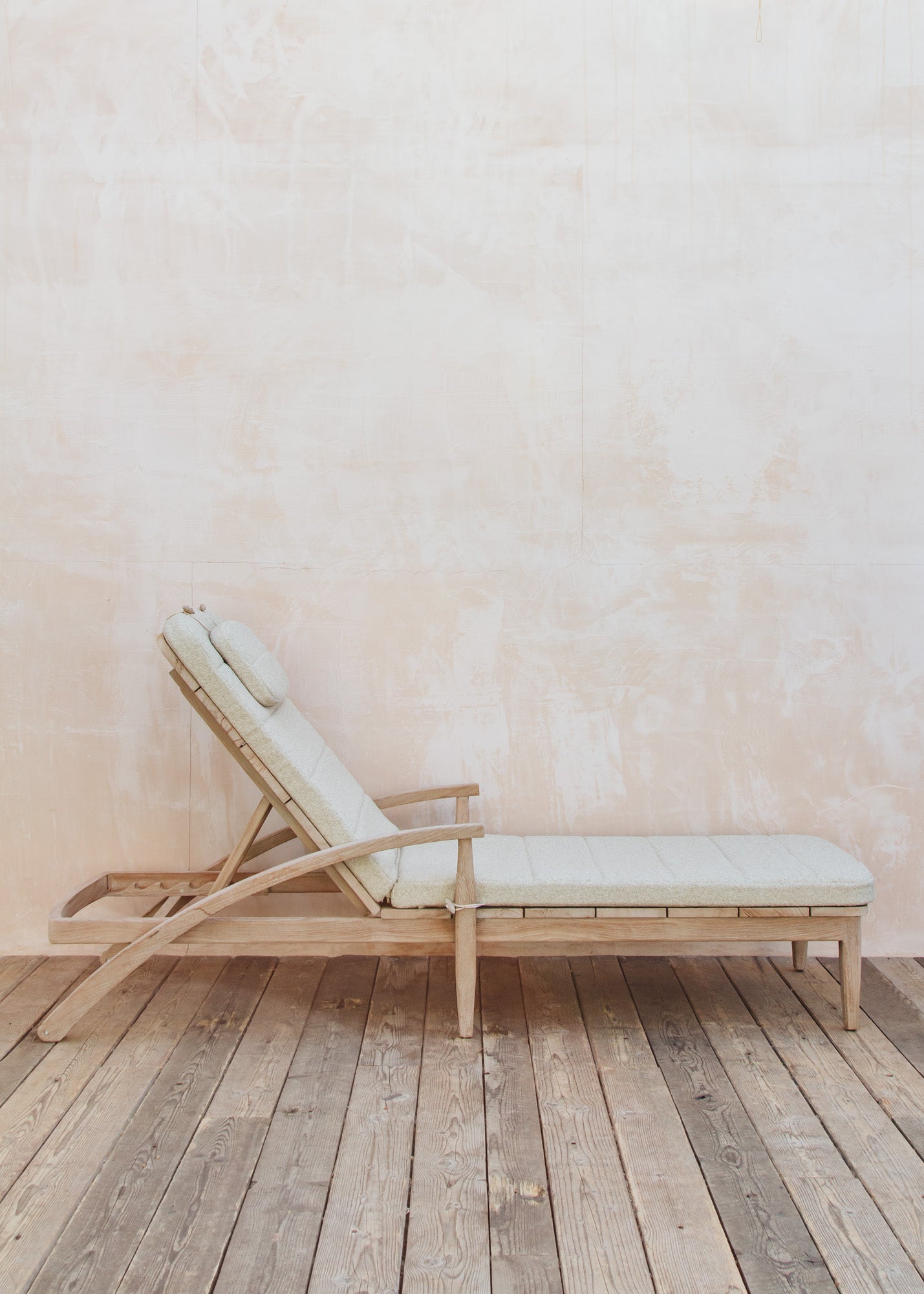 Gommaire Faye Teak Sunbed in Natural Grey with Bouclé Cushion
