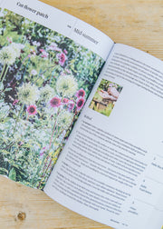Books Grow 5: Simple Seasonal ideas for Small Outdoor Spaces with Just Five Plants