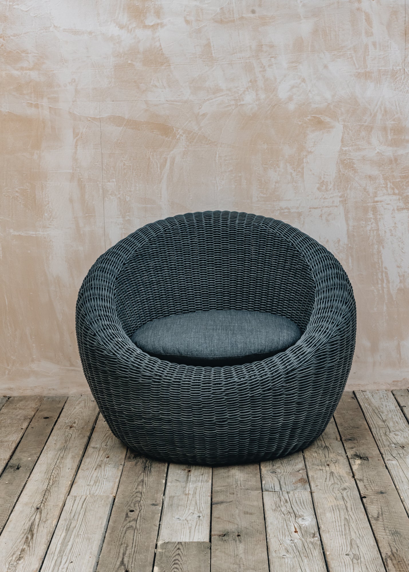 Isodora Lounge Chair in Black with Cushion